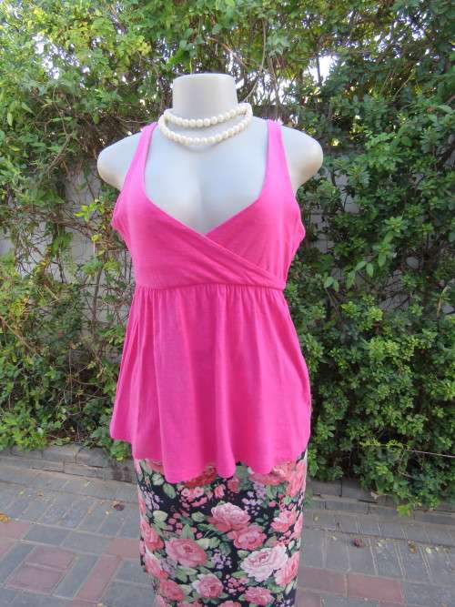 Bright pink size 34/10 top in 100% cotton by DENIM + CO.Empire style with fold over bust.