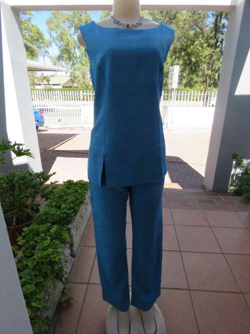 Sktyblue 2 piece pant suite in size 36/12.Medium rise pants.No pockets.Sleeveless top .