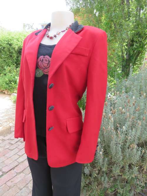 Red KELSO tailored jacket with black velvet collar.Size 31/7.Three dummy front pockets.