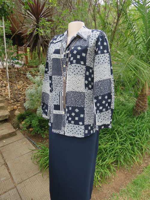 Navy and white pattern blocked silky polyester button down long sleeve top.Size 34/10 by WOOLWORTHS