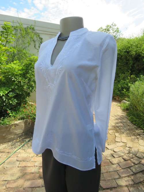 Absolute stunning embellished and embroidered long sleeve white 100% cotton top.Size 36/12