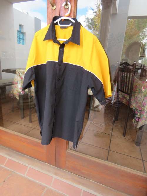 Black and yellow polycotton short sleeve casual shirt by BARRON in size Large.Good condition