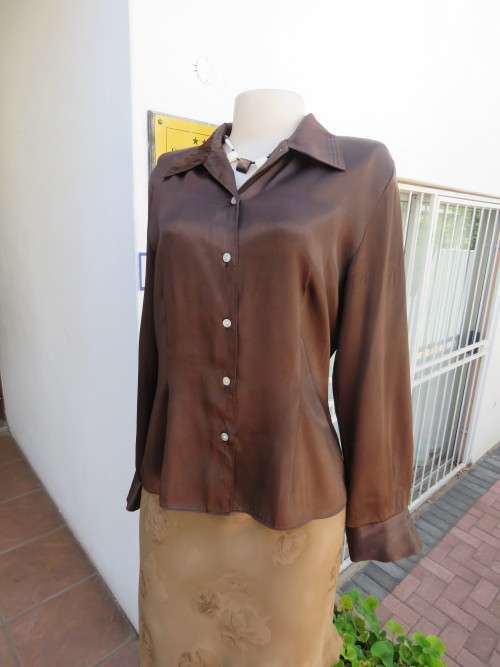 Choc brown long sleeve silky polyester blouse.Size 36/12 by FOSHINI.Button down with shirt collar
