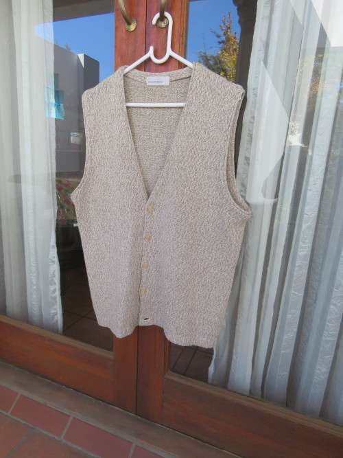 Beautiful men's knitted button down sleeveless cardigan by WOOLWORTHS in XL.In 100% acrylic yarn