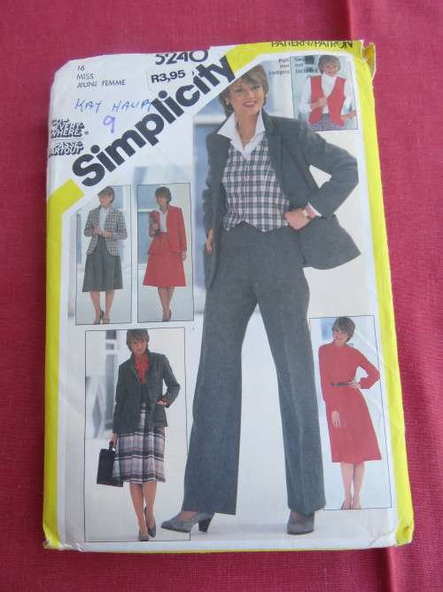 SIMPLICITY 5240 sewing pattern in size 16.Good condition.