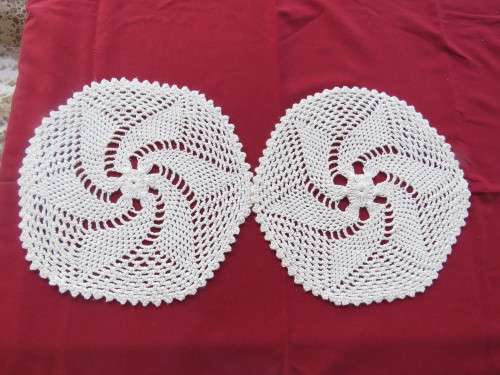 Set of 2 white crochet doilies in cotton yarn, 24 cm diameter each