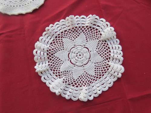 Piece of art.White crochet doily done in thin cotton yarn.Diameter 22 cm.New condition.