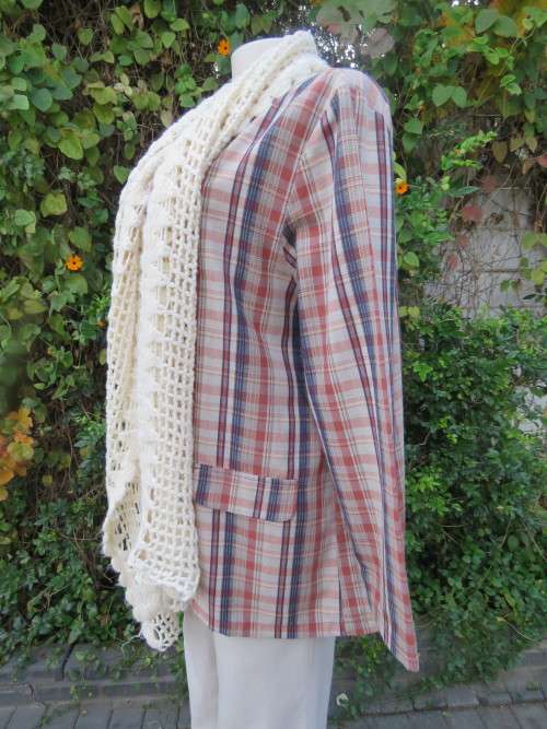 Stylish long sleeve striped V front jacket in textured viscose and polyester blend.Size 44/20.As new