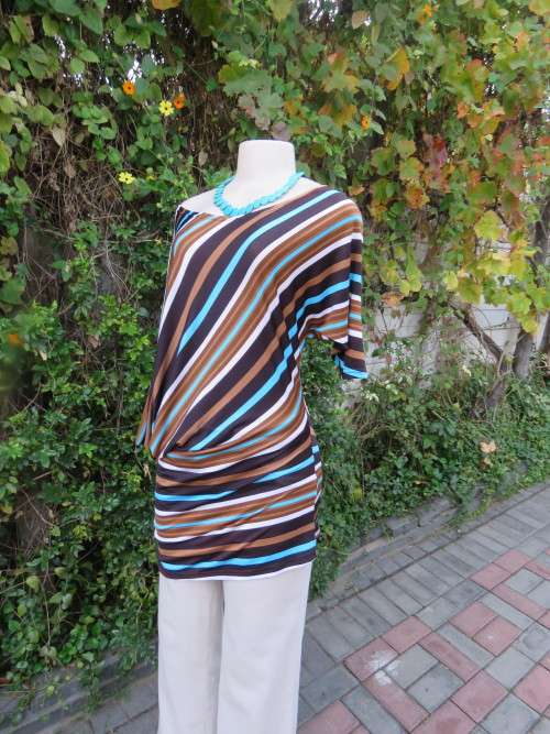 Fashionable diagonally striped long top in turquoise,browns and white.Size 34/10.By NEWS.As new.