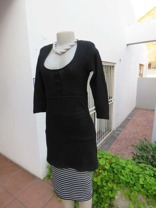 Black knitted long top with empire waist.Size 34/10.Low wide neckline.Good condition.