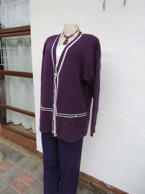 Ladies dark purple,button down cardigan,long sleeves and V neck.By MICHELLI.Size 44/20.As new.