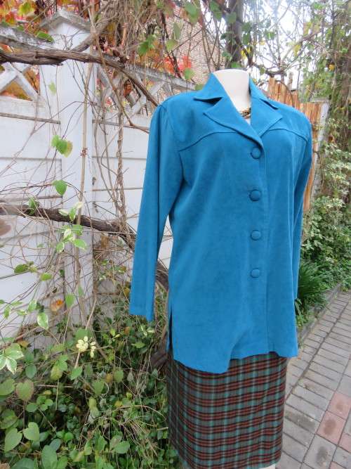 When you need a vibrant injection of colour this winter wear this jade jacket in size 38/14.As new.