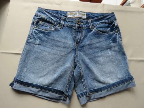 Cute denim shorts by 'FRESH MADE'.Size 30/6.Distressed look.See scans.New design.
