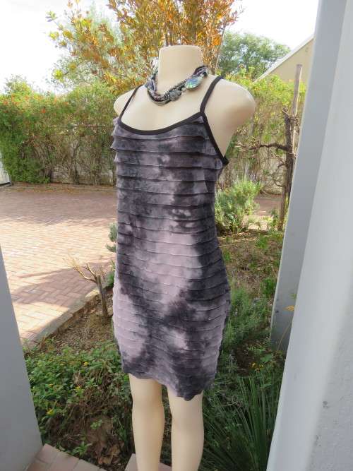 Fabulous frilled cocktail dress in grey colours in size 40/16.By 'DQ +'.New item.