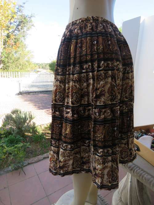 Brown/cream skirt with horizontal patterned lines.Size 38/14 by 'YOUNG INNOCENT'.Good condition.