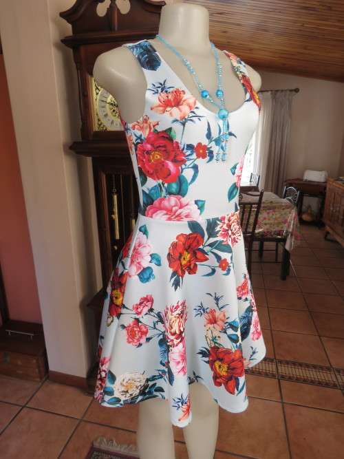 Edgy bold floral print dress on pale sea green background.By 'DEREK HEART' in 30/6.As new.