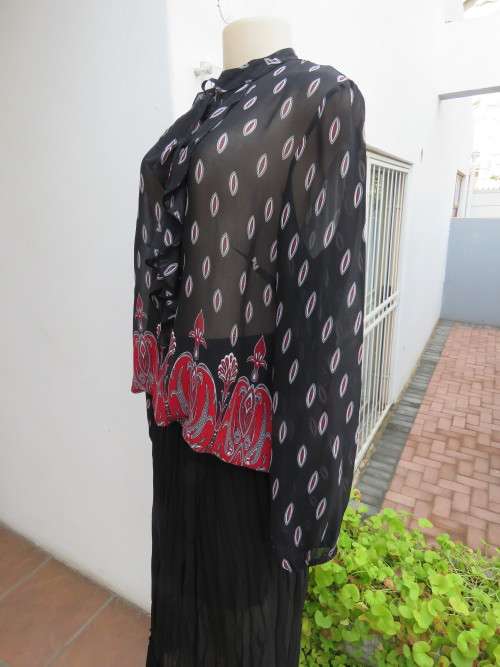 'Notice me' black and red blouson style sheer polyester top in 38/14 by 'OASIS'.Good condition.