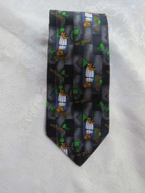 Eyecatching Disney design mens necktie .By `CRAVATEUR`.Width 9.5cm.As new.