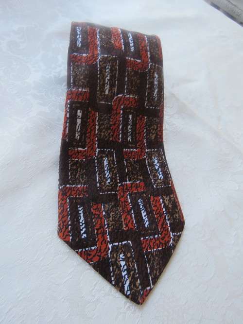 Fabulous `PAGAMENTO PRINTS BY REGENT` necktie in brown/brick and white blocks.As new.