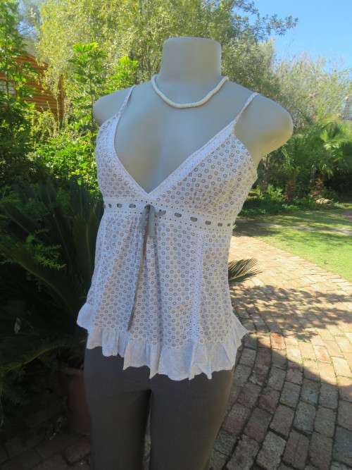 Ultra sexy strappy top in white with tiny light brown pattern.By `KELSO PETITE` in 32/8.Good cond.