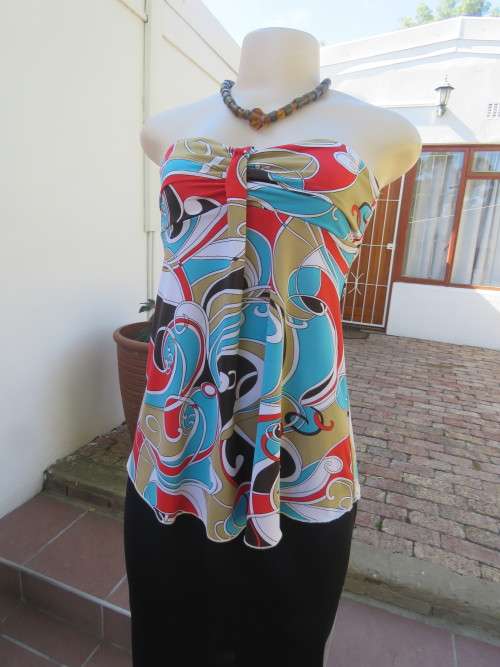 Sassy little strapless top size 30 by W.W.W. Stretch polyester..Gathered bust.As new.