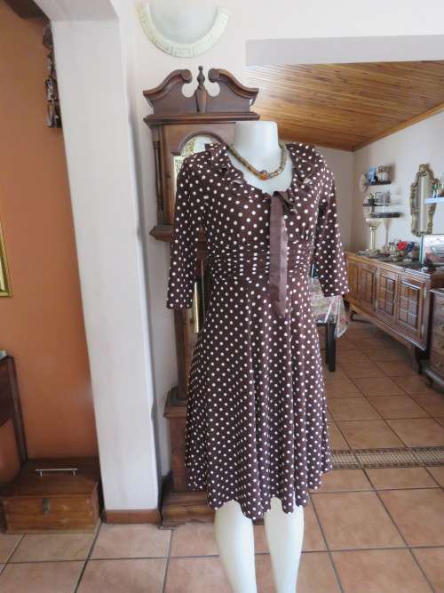 Choc brown polka dot dress with sash at waist.By 'FREE FEELING' in 32/8.Good condition.