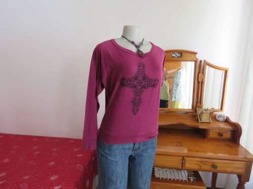 Purple long sleeve pull over top in stretch poly cotton.By `FACTORIE` IN 32/8.Good condition.