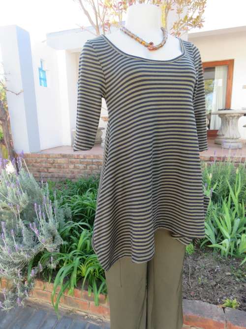 Wide cut top in black/green by 'LEGIT' in 32/8.Polyester stretch fabric.Used but in good condition.