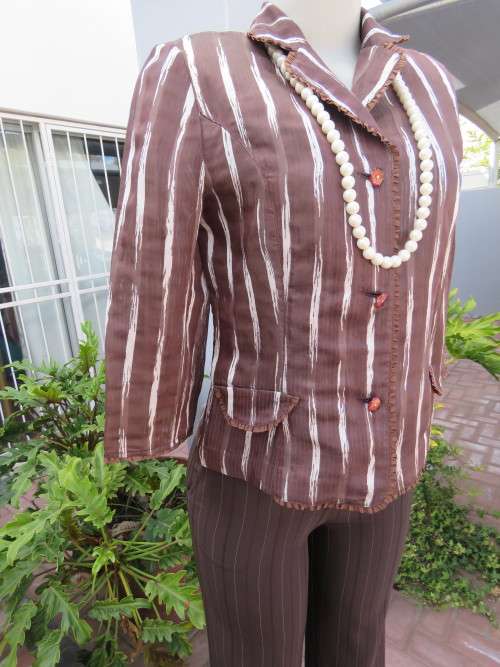 Avant Garde top/jacket in stripe design. Sheer embossed poly/rayon by KDC 7 Size 32.New cond