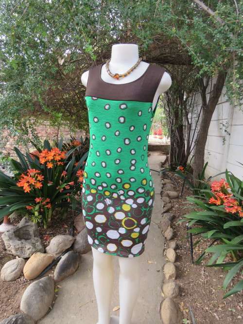 `DRAMA QUEEN dress in size 30/6.Brown yoke with green border patterned body. New item.