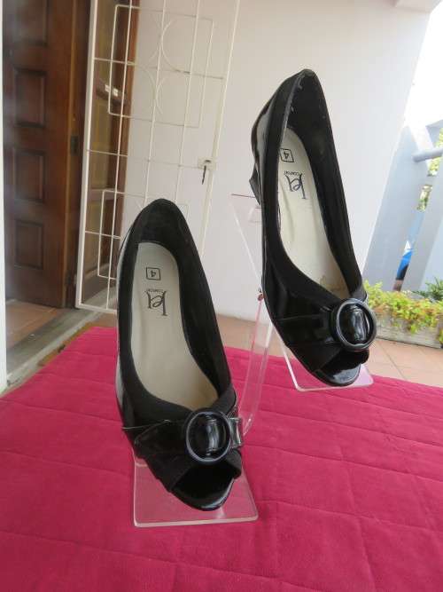 Pair of black open toe shoes with wedge heels in size 4 by 'JET'.Beautiful shoes in as new condition