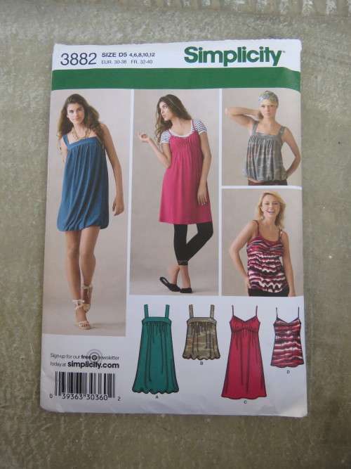'SIMPLICITY' pattern 3882 in size 4-12 for knitted dress or top.Good condition.