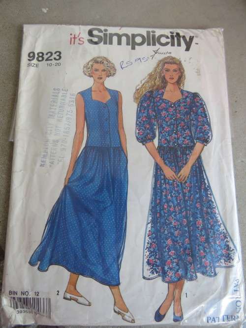 'SIMPLICITY' pattern 9823 in sizes 10-20 for loose fitting dress.Good condition.