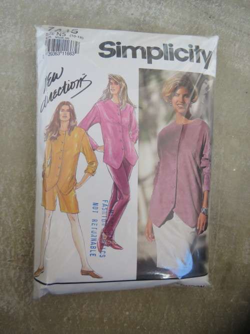 `SIMPLICITY` pattern 7445 in sizes 10-18 for pants or shorts,skirt and top.Good condition.