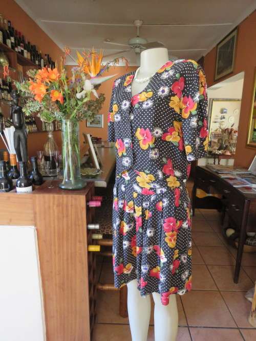 Edgy 100% viscose 2 piece outfit from the 80's from 'TRUWORTHS' in 36/12.Good condition.