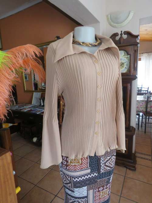 High quality 'JANE SPENCER' camel colour permanent pleated blouse in 40/16.New condition.
