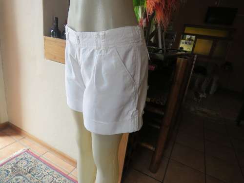 Snow white shorts by 'WOOLWORTHS' in size 36/12.Blend of linen and cotton.New condition.