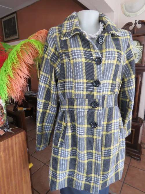Stylish long jacket in yellow and grey by 'STAR CITY' in size 32/8.Wool and viscose blend.Good cond.