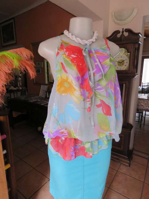 Cheerful strappy top in sheer polyester with frilled peephole by 'IMAGE' in 36/12.Used condition.