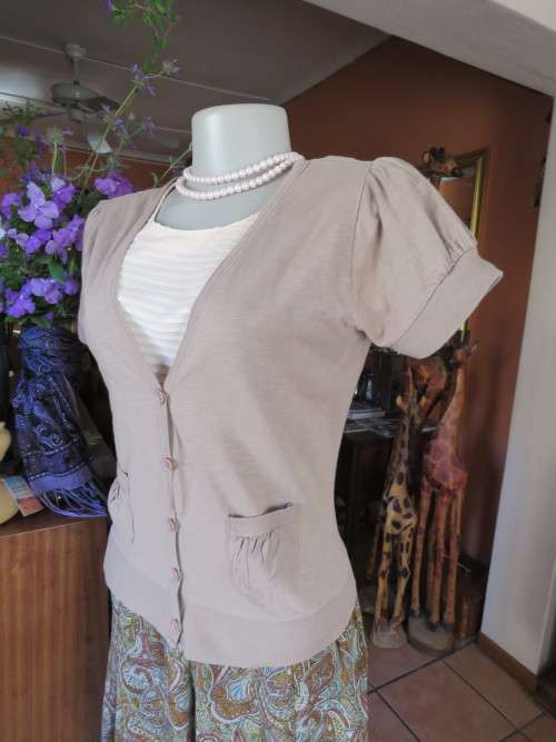 Light brown 100% cotton stretch short sleeve cardigan by 'WOOLWORTHS' in 36/12.Good cond.