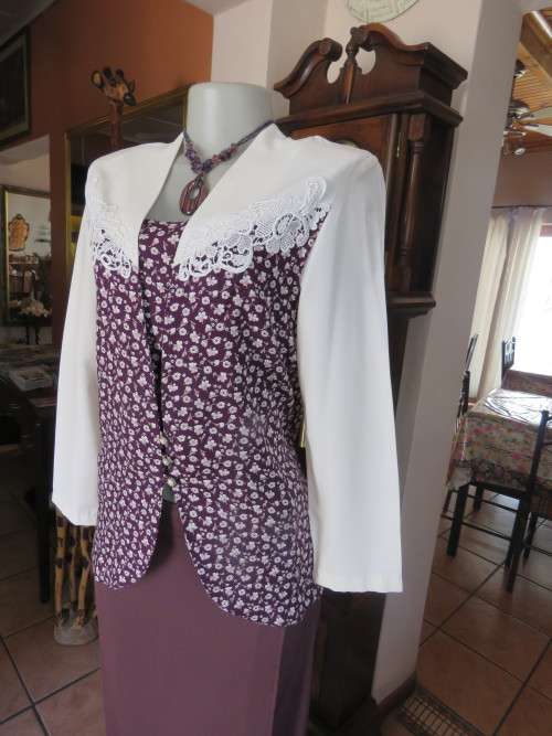 'Notice me jacket' by 'WOOLWORTHS' in 34/10.Bottom in 100% viscose.Removable bib.New cond.