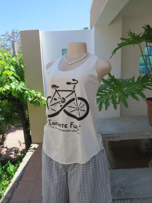 Charming casual sleeveless top in poly cotton.By `K ZEUS` in size 32/8.Logo on front.As new.