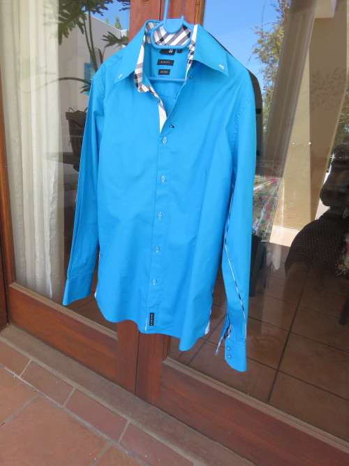 Men's fashion long sleeve blue slim fit shirt 100% cotton by 'D66'.Size S.Chest 103cm.New cond.