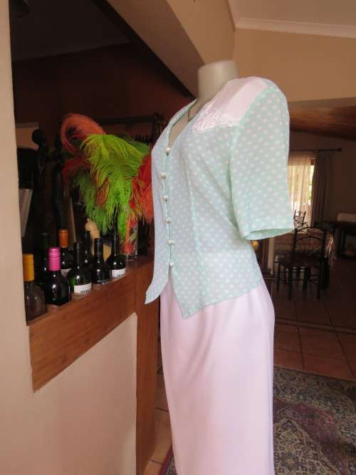 Amazing cropped top in mint green with white polka dots.By 'FOSCHINI' in size 36/12.As new