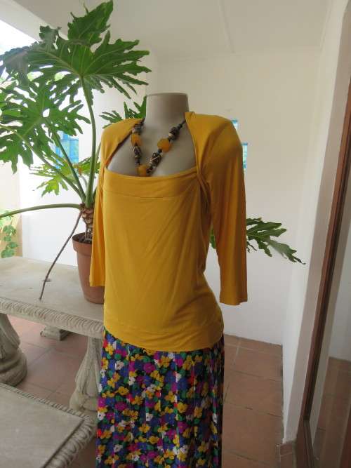 Mustard colour top in stretch rayon.By `OASIS` in size 40/16.Bracelet length sleeves.Good cond.
