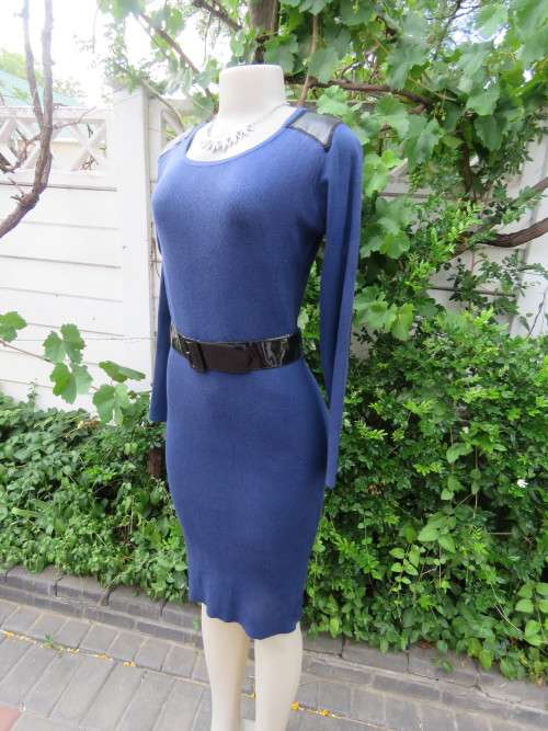 Fabulous navy corded cotton knit long sleeve dress.By `KINGS BABY` in size 34/10.Good cond.