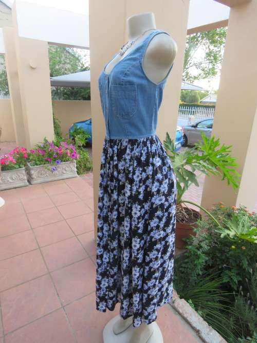 Fabulous dress with denim upper and navy floral long button.By 'KELSO' in size 32/8.As new.