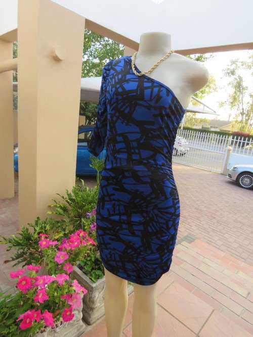 Black/royal blue body hugging sexy naked shoulder dress in graphic print.By `RT` in 34/10.Good cond.
