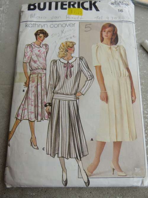 `BUTTERICK` pattern 3667 in sizes 8-16 for ladies loose-fitting dress.Good condition.