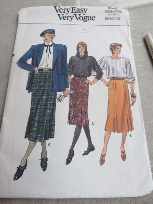`VERY EASY VERY VOGUE` pattern 9396 in sizes 8-18 for ladies straight skirt with pleats. As new